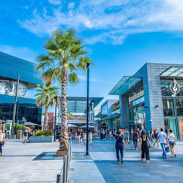 Shopping à ciel ouvert à Polygone Riviera, près de Nice