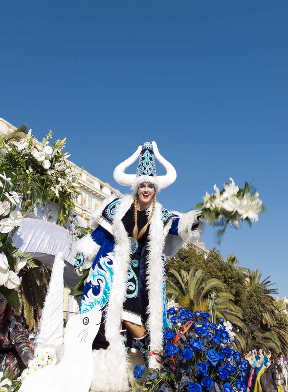 Mannequin sur un char de Bataille de Fleurs à Nice