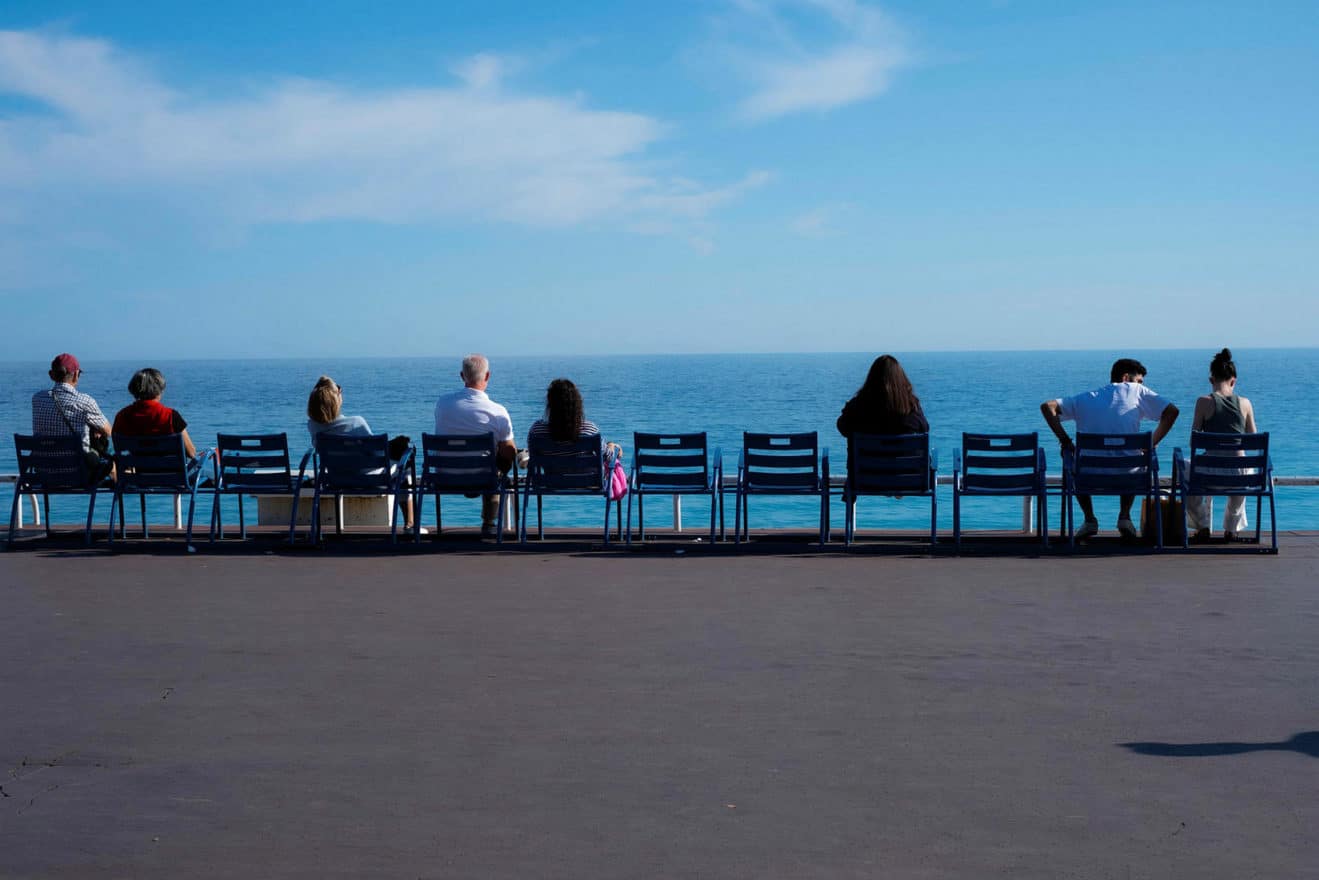 Promenade des Anglais, vue, chaises bleues