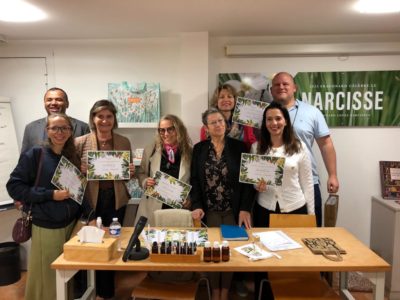 Groupe participant à un atelier de parfum