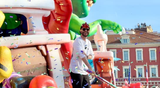 Le célèbre Youtubeur Cyprien sur son char au canralva de Nice 2024