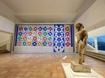 Œuvre géante Fleurs et Fruits exposée au musée Matisse de Nice
