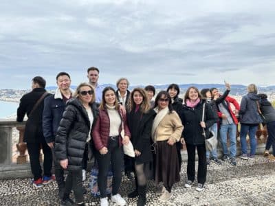 Groupe de professionnels du tourisme en visite à Nice